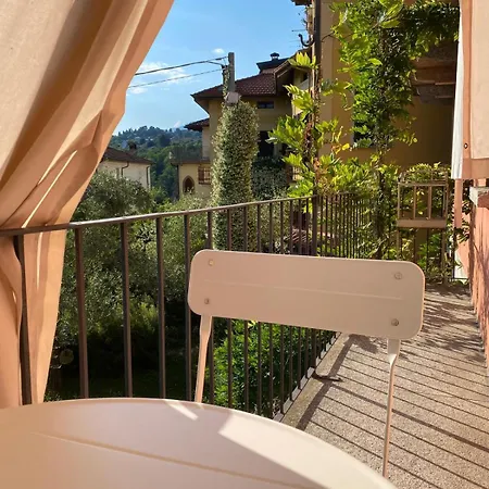 ベッド・アンド・ブレックファスト Casa Dei Fiori ヴェルバーニア
